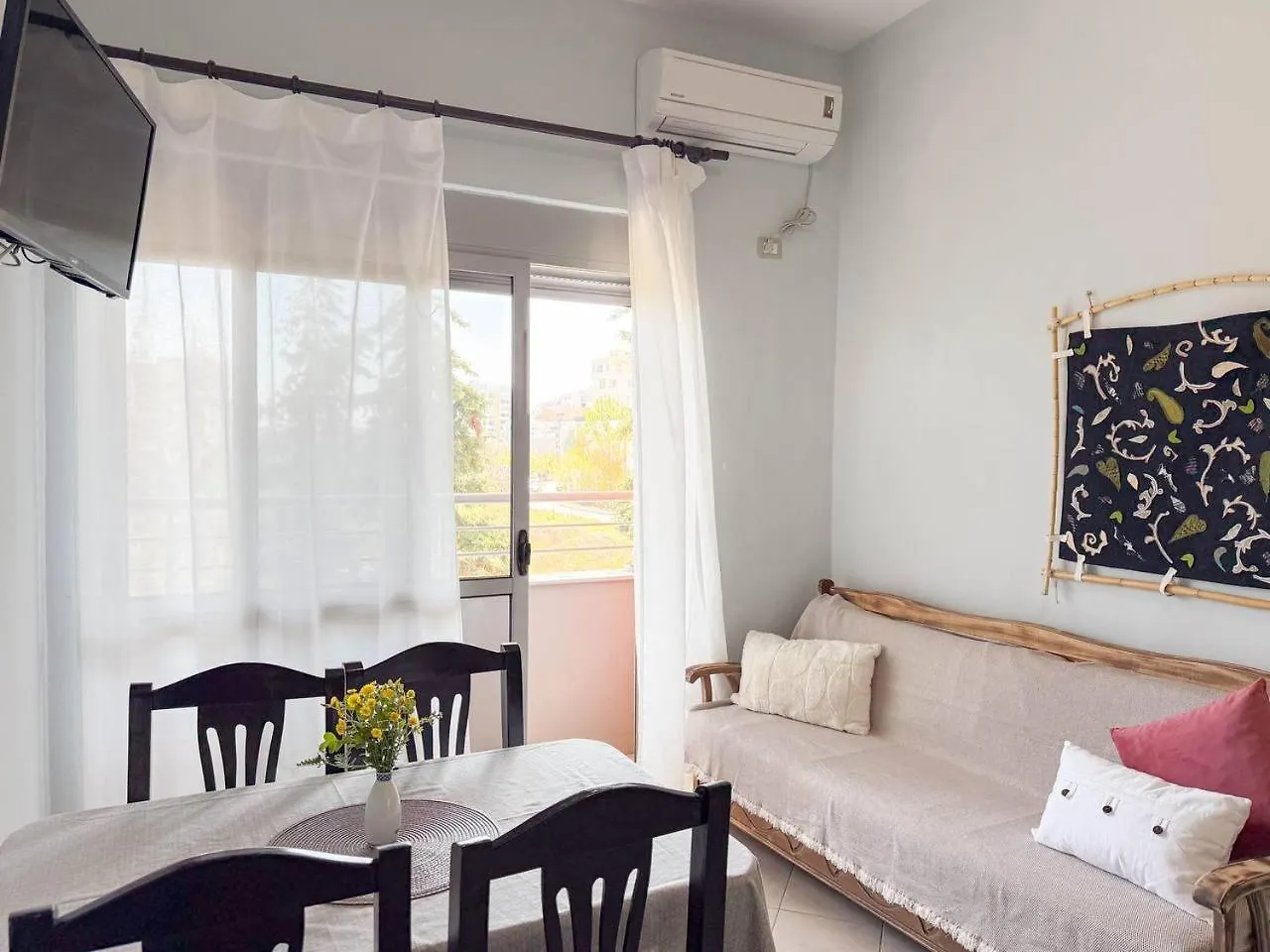 Afordable Apartments With Free Parking Дуррес