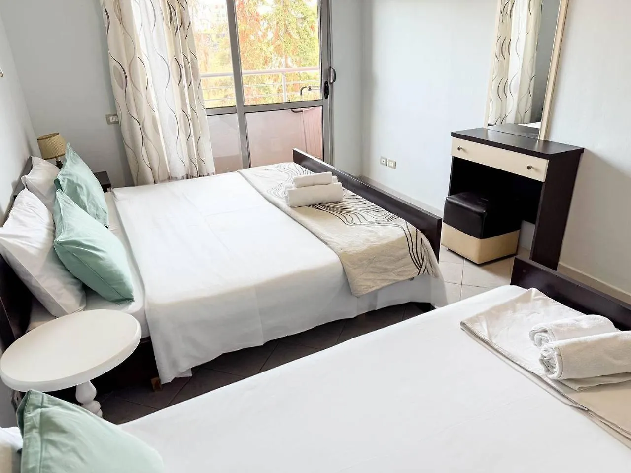 Afordable Apartments With Free Parking Дуррес 0*,