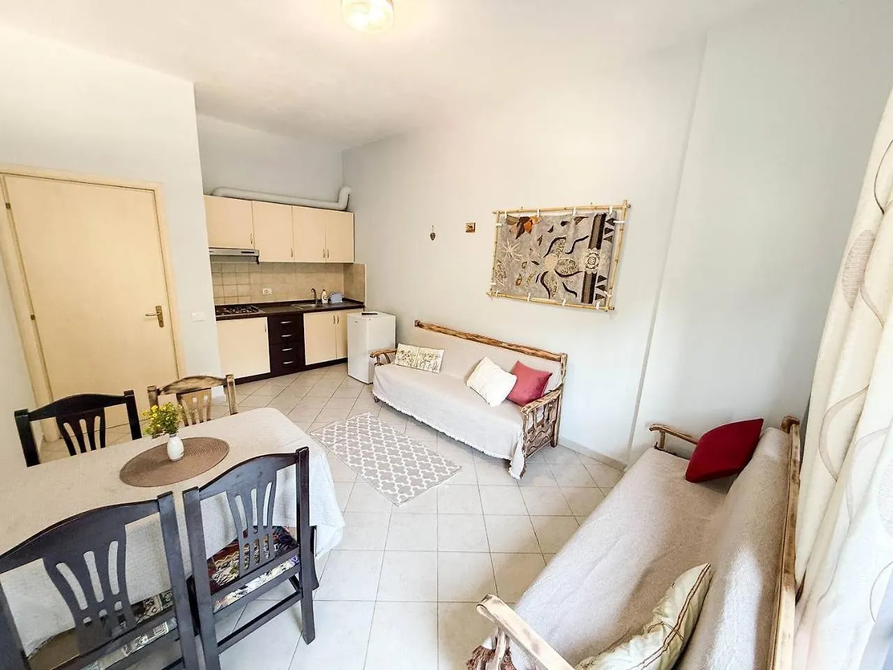 Afordable Apartments With Free Parking Дуррес